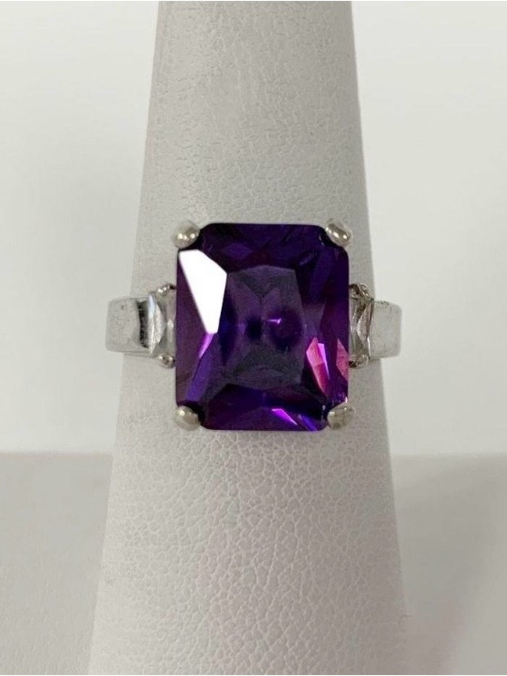 925 Silver Sz 7.25 Purple Cubic Zirconia
CZ Square Three Stone Ring